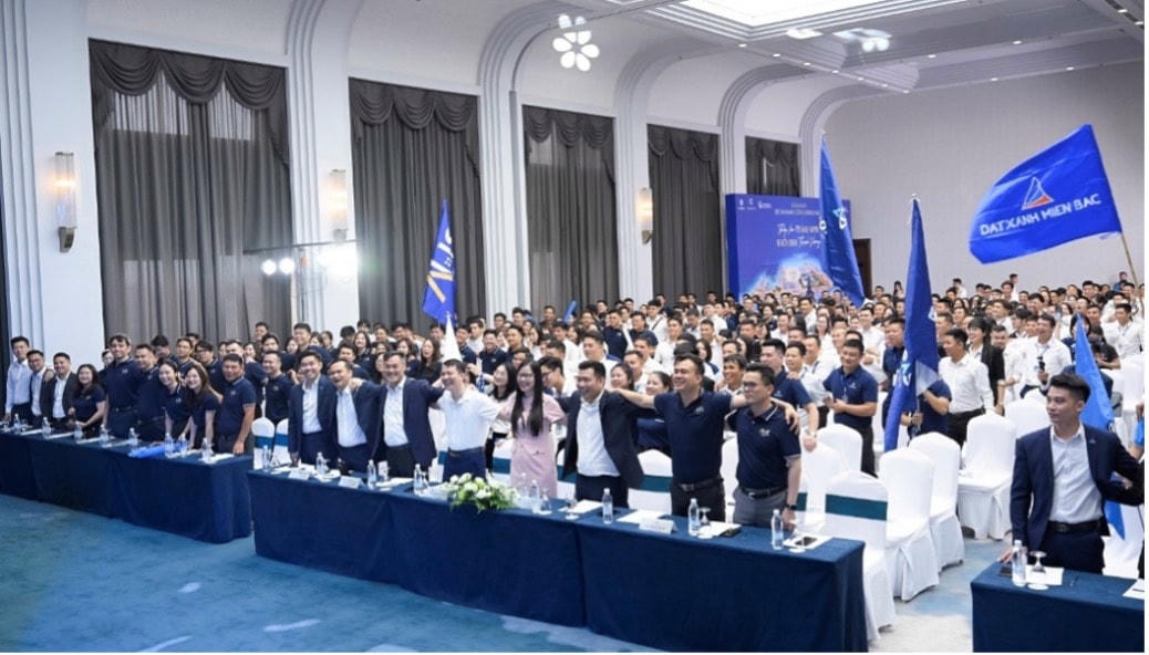 Nhiệt huyết của tinh thần chiến binh lan tỏa khán phòng sự kiện.