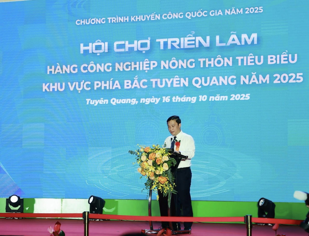 Ông Hoàng Anh Cương, Giám đốc Sở Công Thương tỉnh Tuyên Quang phát biểu tại buổi lễ. (Ảnh: Lê Hanh)