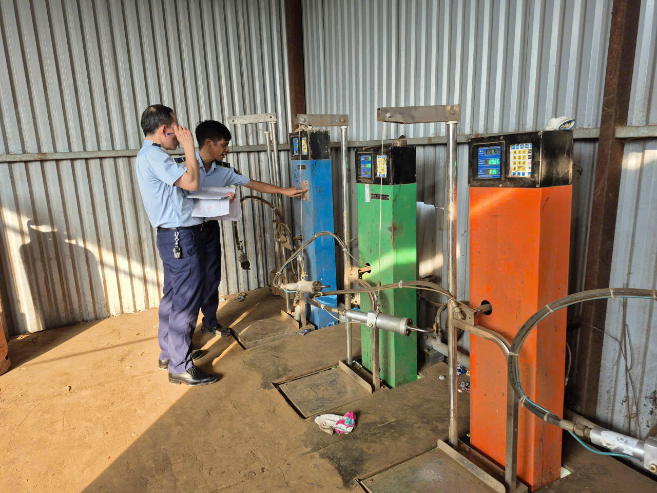 Hành vi sang chiết, kinh doanh khí LPG&nbsp;là hoạt động vi phạm pháp luật, tiềm ẩn nhiều rủi ro nghiêm trọng.