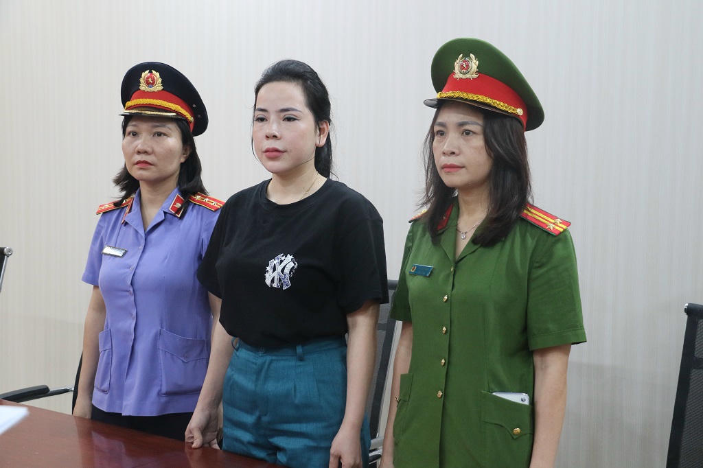 Khởi tố, bắt tạm giam nhóm giả danh bác sĩ "khám bệnh miễn phí" để bán thực phẩm chức năng giá cao