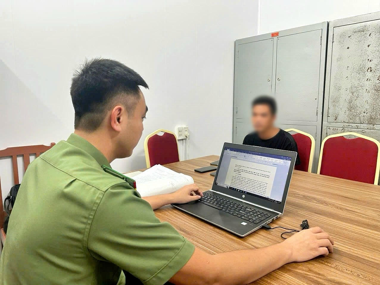 Xử lý 2 đối tượng giả mạo tổng đài taxi 