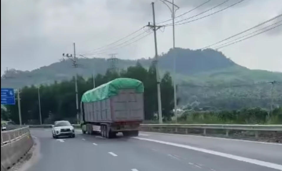 Xác minh danh tính tài xế đi ngược chiều trên cao tốc