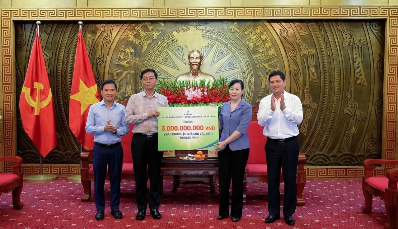 Đoàn công tác Petrovietnam trao 3 tỷ đồng hỗ trợ tỉnh Bắc Ninh khắc phục hậu quả cơn bão số 11.