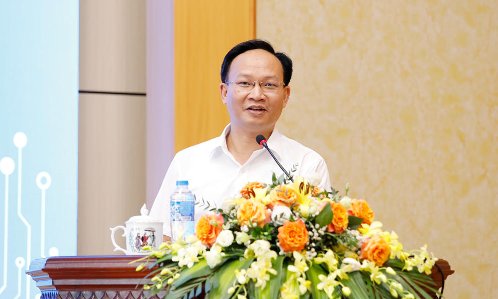 Ông Phạm Văn Thịnh, Phó Chủ tịch UBND tỉnh phát biểu tại Hội Nghị.
