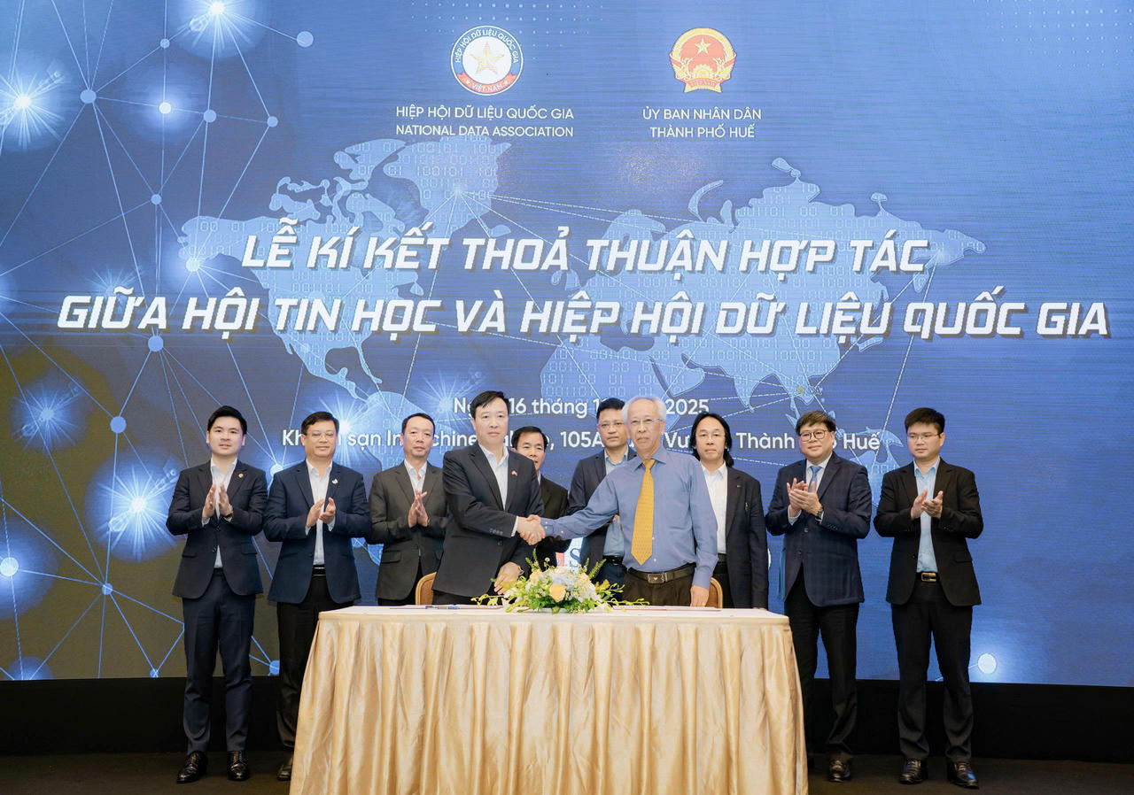 Kí kết thỏa thuận hợp tác giữa Hội Tin học và Hiệp hội dữ liệu quốc gia&nbsp;