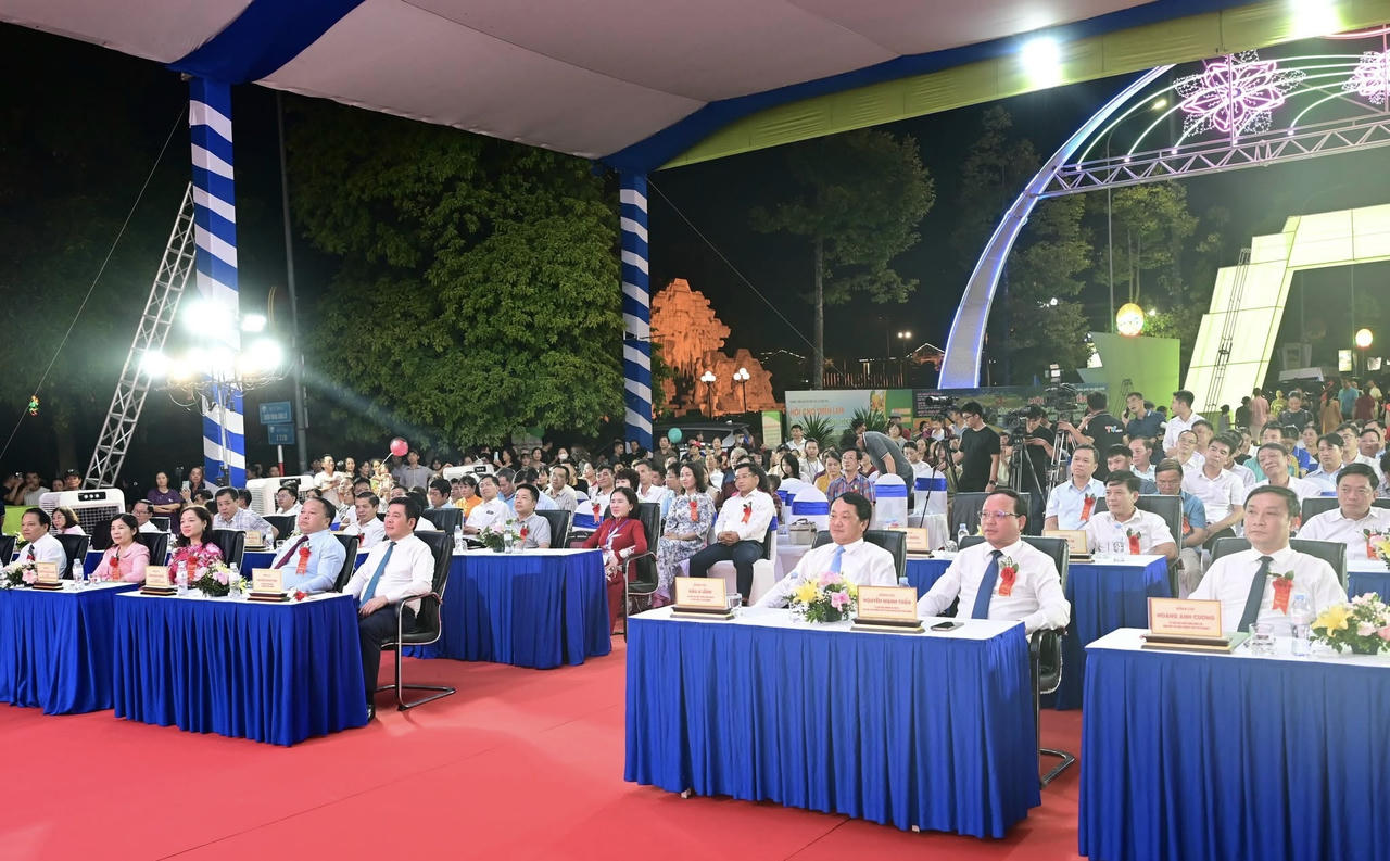 Các đại biểu tham dự sự kiện. (Ảnh: Lê Hanh)