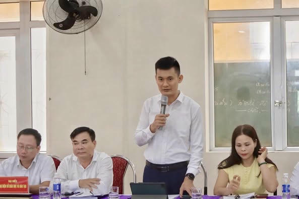 Ông Vũ Thế Thuy, Phó Giám đốc Trung tâm Giáo dục thường xuyên Hải Phòng phát biểu tại cuộc làm việc.