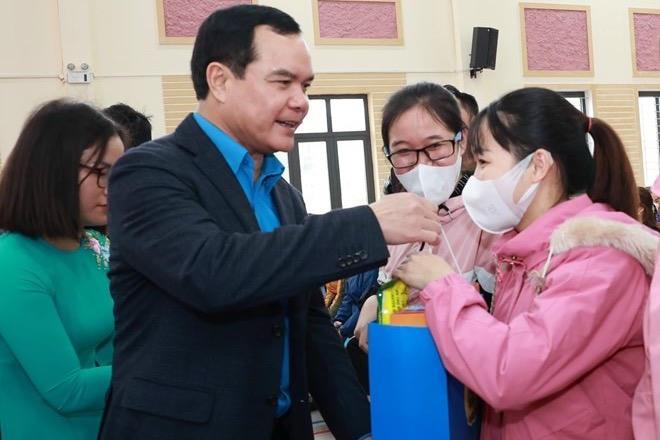 Công đoàn dự kiến hỗ trợ người lao động khó khăn 1,3 triệu đồng nhân dịp Tết Nguyên đán 2026