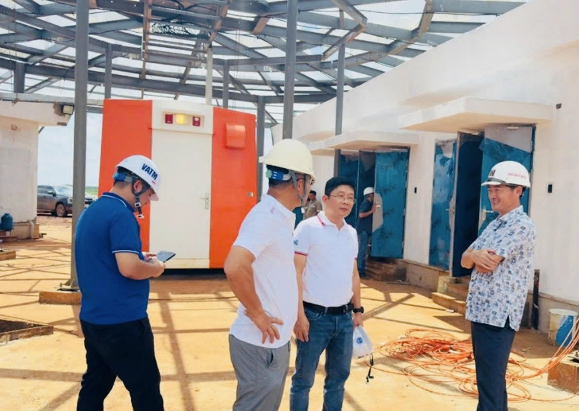 Đội ngũ kỹ sư, công nhân hoàn thành lắp đặt hệ thống “mắt dẫn đường” DVOR/DME hiện đại tại sân bay Long Thành.