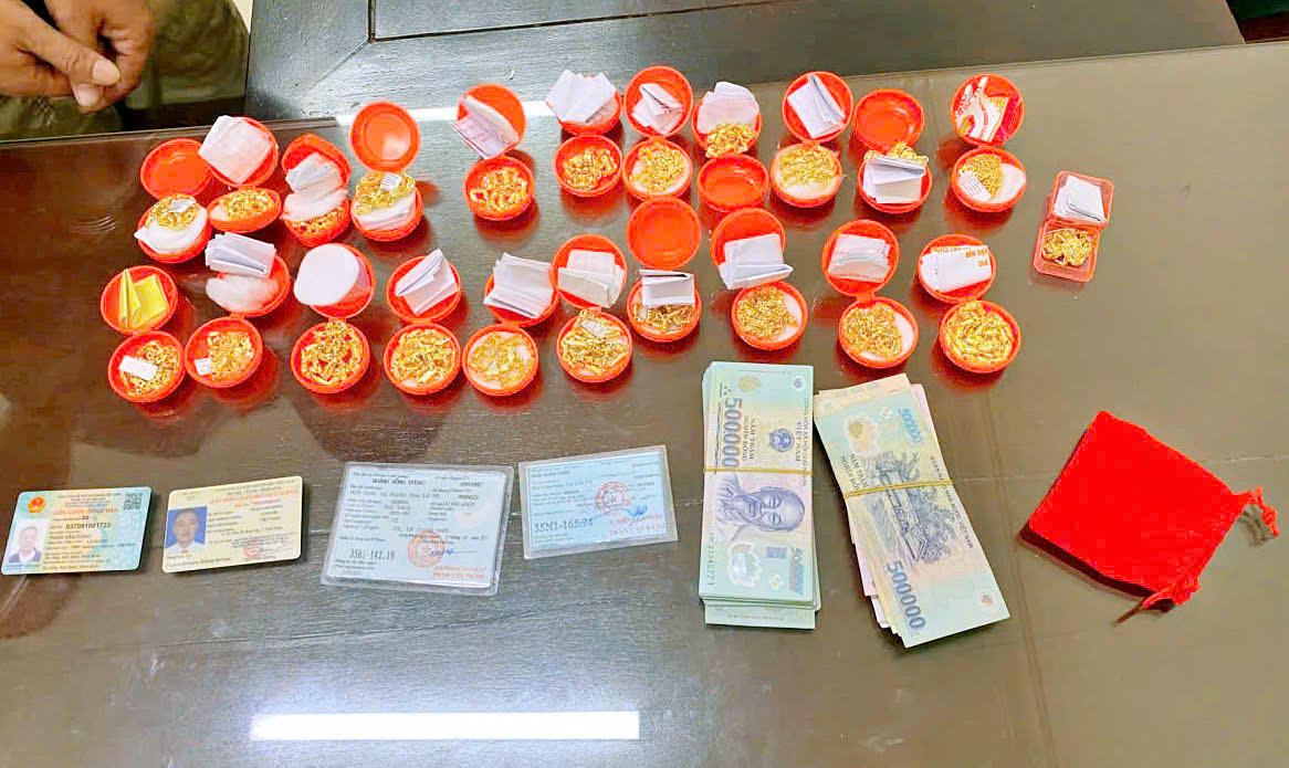 Tang vật bị thu giữ. Ảnh: Công an tỉnh Ninh Bình