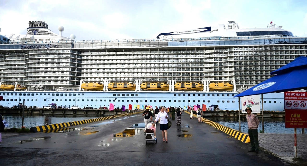 Thời gian qua, cảng Chân Mây được đầu tư cơ sở hạ tầng và đón nhiều hãng tàu du lịch quốc tế 