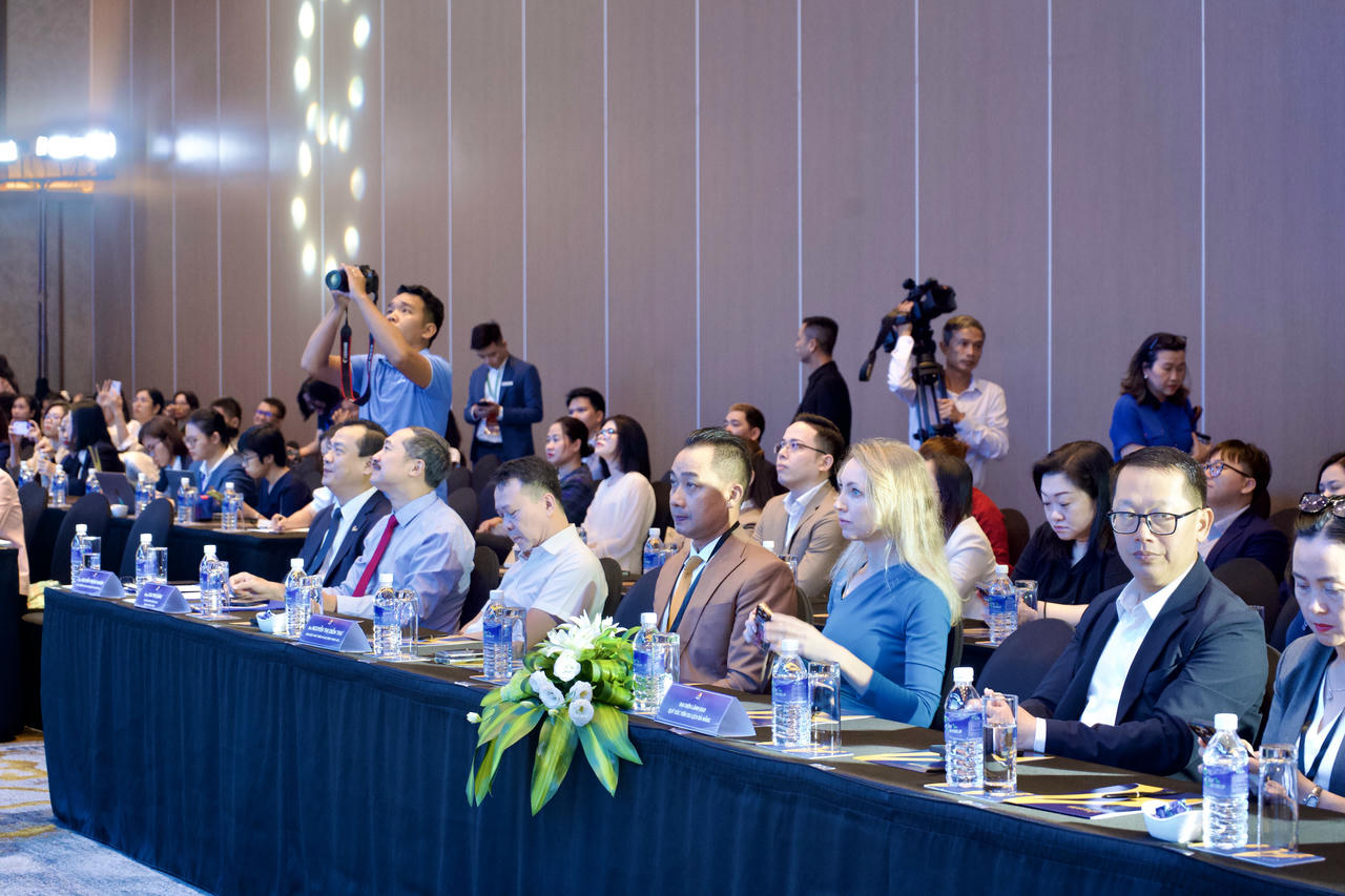 Đông đảo khách mời tham dự tại buổi Tọa đàm “Giải pháp thu hút thị trường CIS đến TP Đà Nẵng trong thời gian tới”.