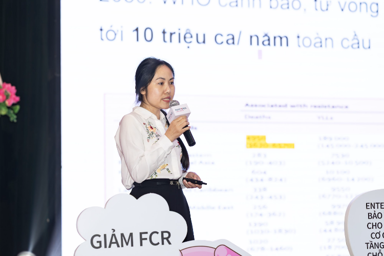 ThS. BS. CKII Ngô Thị Thúy Quỳnh, Trung tâm Điều trị bệnh phổi hiếm và các bệnh nhiễm khuẩn hô hấp, Bệnh viện Phổi Trung Ương, cảnh báo tình trạng sử dụng thuốc kháng sinh