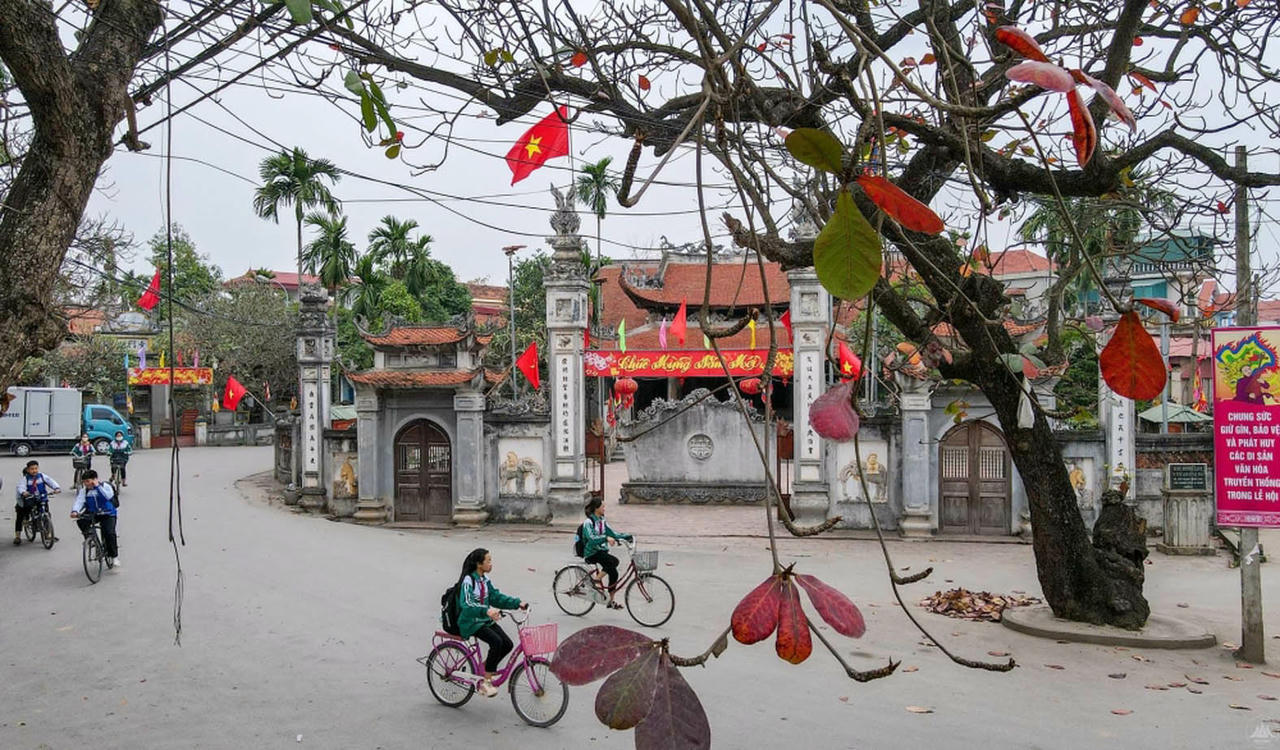 Đình Hương Canh nơi sinh hoạt tín ngưỡng, văn hóa và cộng đồng, kết nối bao thế hệ người dân quê. (Nguồn: Khánh Linh)