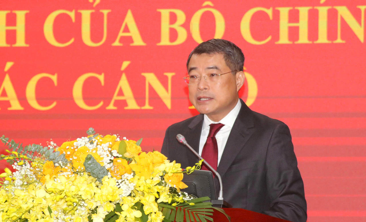 Trưởng ban Tổ chức Trung ương Lê Minh Hưng phát biểu chúc mừng và giao nhiệm vụ cho tân Bí thư Tỉnh ủy Quảng Trị Nguyễn Văn Phương. Ảnh: Nguyên Nguyên