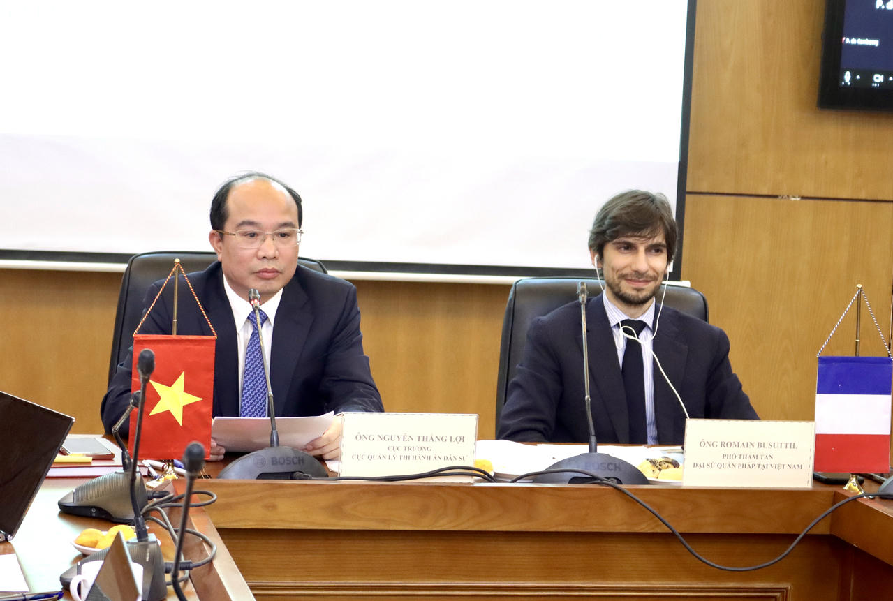 Cục trưởng Cục Quản lý THADS Nguyễn Thắng lợi và Phó Tham tán hợp tác và hoạt động văn hóa (Đại sứ quán Pháp tại Việt Nam) Romain Busuttil chủ trì toạ đàm.