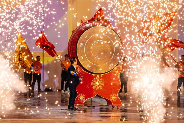 Từ ngọn lửa kết tâm nghĩ về tầm vóc doanh nghiệp Việt