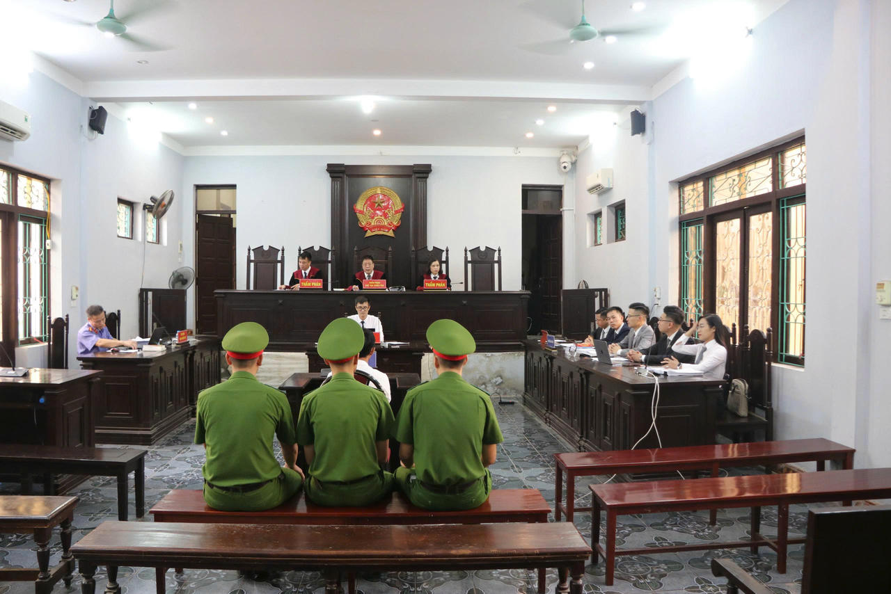 Vụ án gà lôi trắng thu hút sự quan tâm của dư luận xã hội trong thời gian qua.