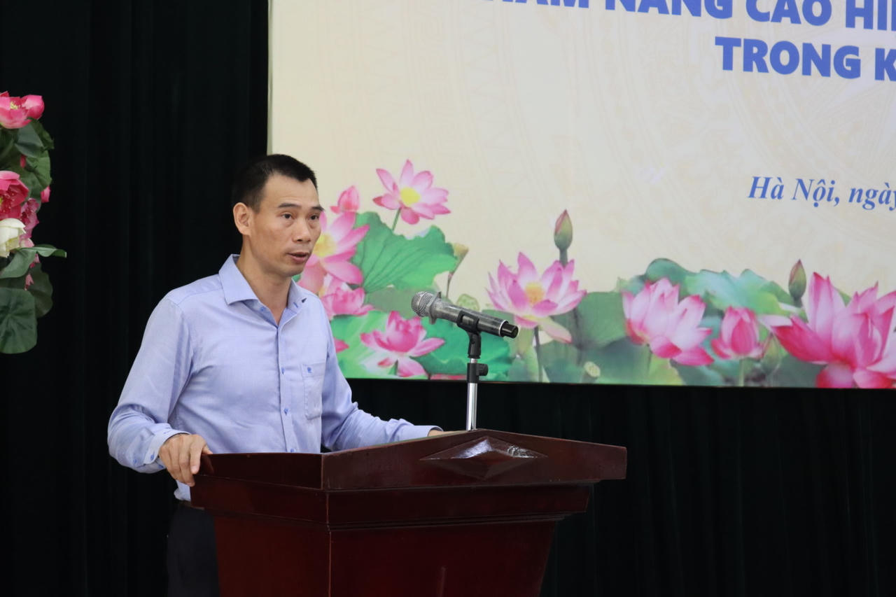 Tổng Biên tập Tạp chí Dân chủ và Pháp luật Trương Thế Côn phát biểu khai mạc.