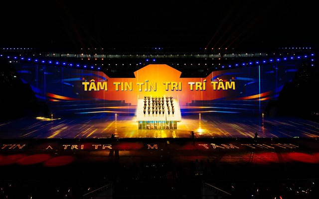 Từ ngọn lửa kết tâm nghĩ về tầm vóc doanh nghiệp Việt