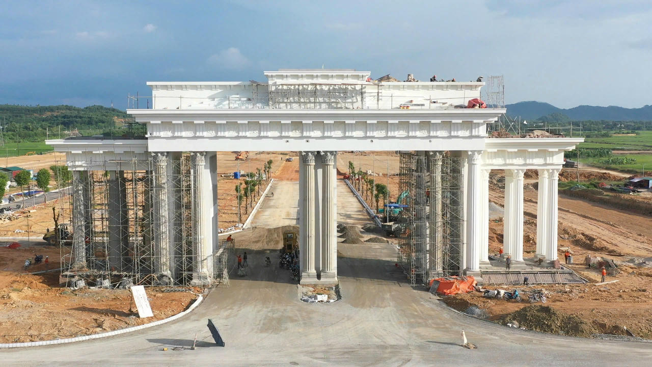 Cổng chính Victoria Gate của Danko Center sẽ được hoàn thành trong tháng 11/2025