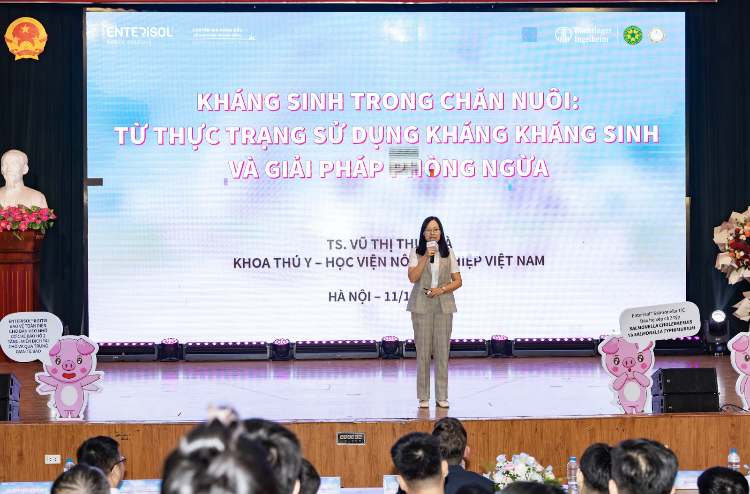 TS. Vũ Thị Thu Trà, Khoa Thú y, Học viện Nông nghiệp Việt Nam, nhấn mạnh cần triển khai đồng bộ nhiều giải pháp để ứng phó với thách thức đề kháng kháng sinh