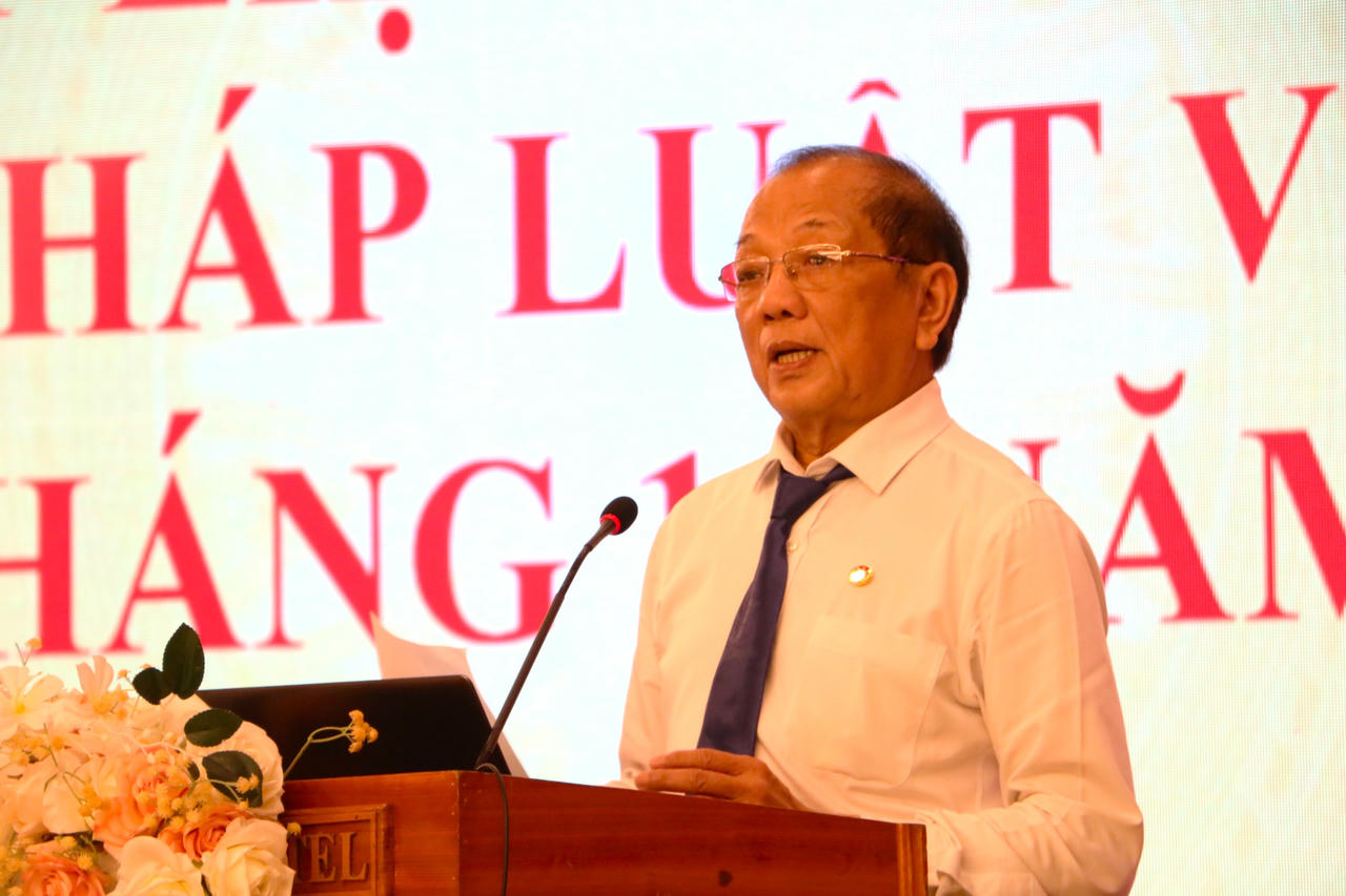 Báo cáo viên Phan Văn Châu – Chủ tịch Hội Luật gia tỉnh Đồng Nai trình bày chuyên đề về kỹ năng TT PBGDPL.