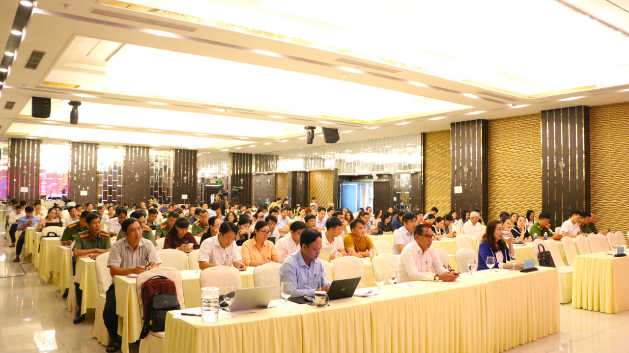 Toàn cảnh hội nghị