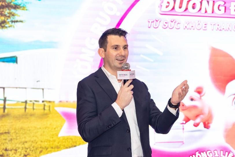 Ông Niklas Birkner, Tổng Giám đốc Công ty Thuốc Thú y Boehringer Ingelheim Việt Nam phát biểu tại sự kiện “ENTERathon – Đường đua năng suất”