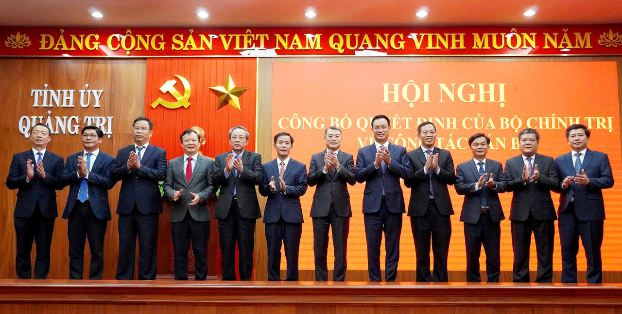 Các đại biểu tham dự hội nghị chụp ảnh lưu niệm. Ảnh: Nguyên Nguyên