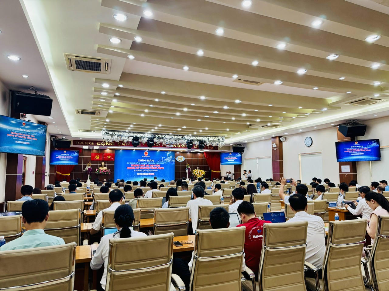 Toàn cảnh Diễn đàn “Sử dụng năng lượng tiết kiệm, hiệu quả: Thành quả và mục tiêu trong kỷ nguyên vươn mình”. Ảnh: BTC