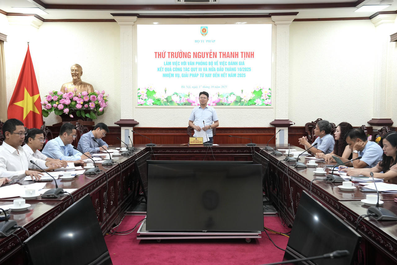 Thứ trưởng Nguyễn Thanh Tịnh làm việc với Văn phòng Bộ về kết quả công tác quý III