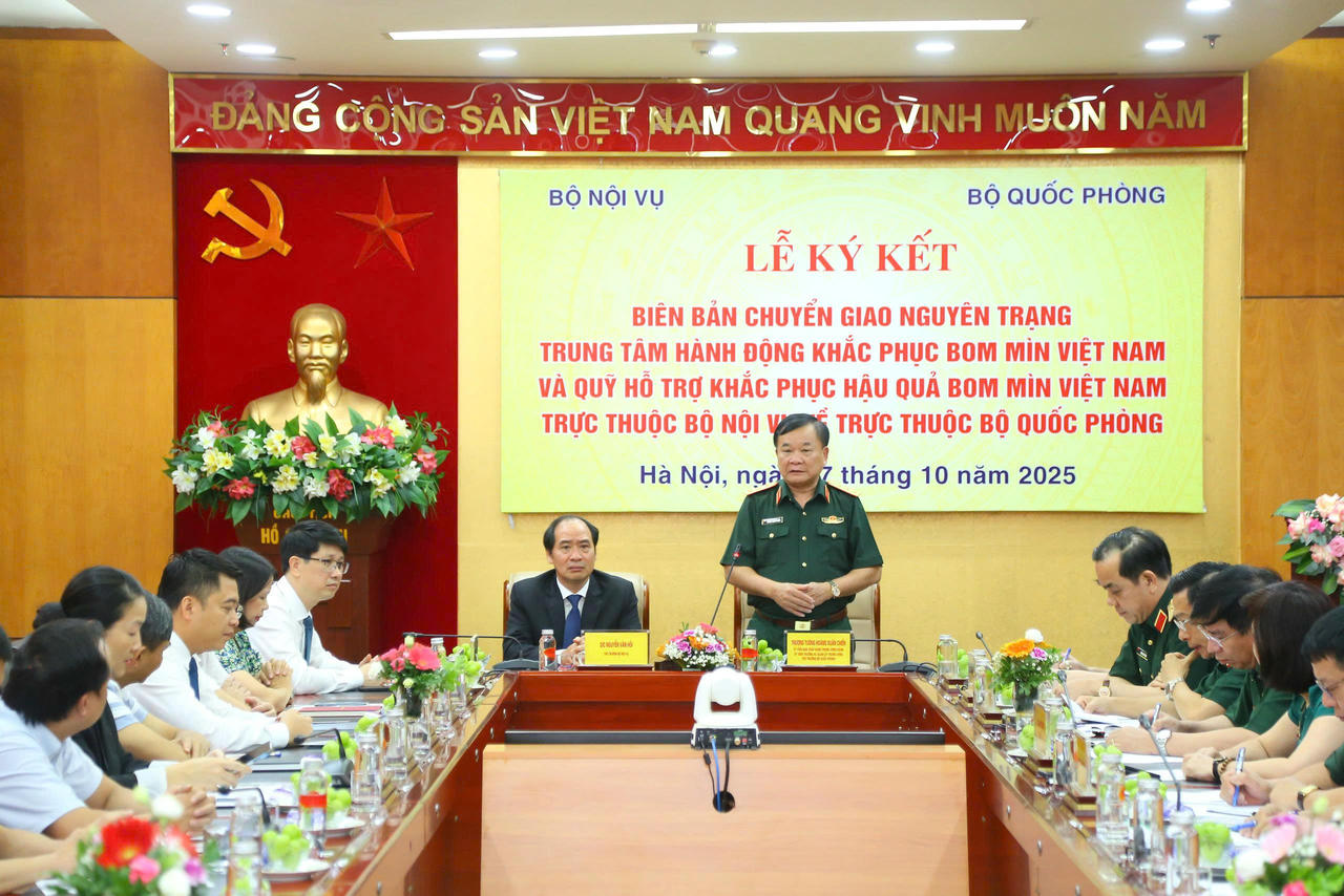 Thượng tướng Hoàng Xuân Chiến - Thứ trưởng Bộ Quốc phòng phát biểu tại buổi lễ.