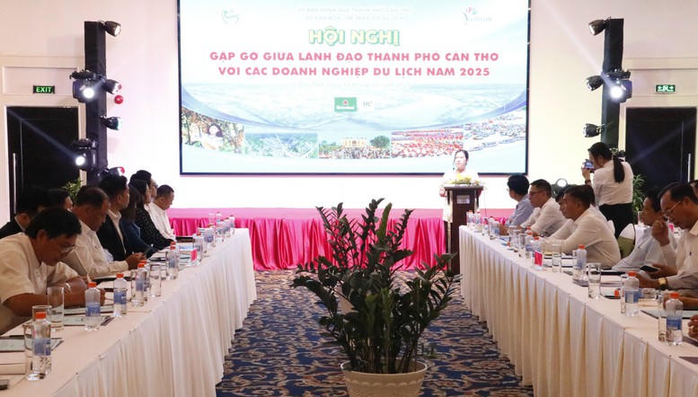 Lãnh đạo UBND TP khẳng định TP cam kết luôn đồng hành cùng DN, đặc biệt là DN du lịch. 
(Ảnh trong bài: L.Sơn)