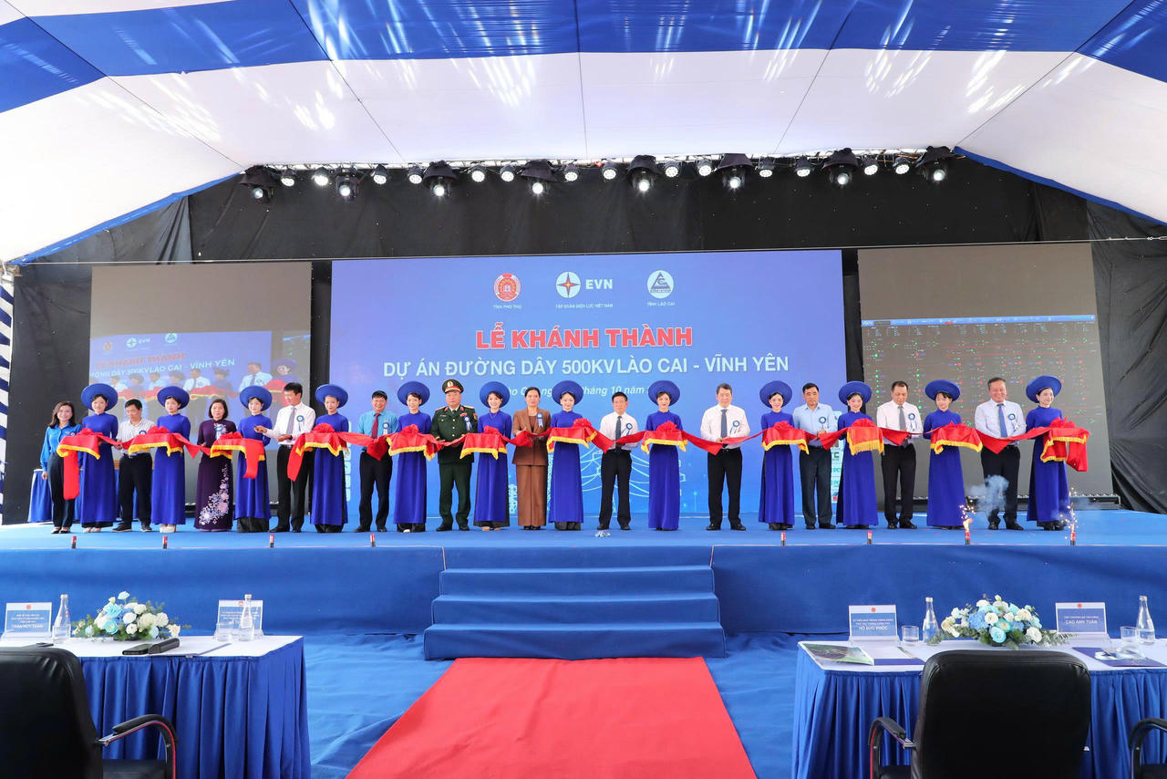 Nghi thức cắt băng khánh thành dự án