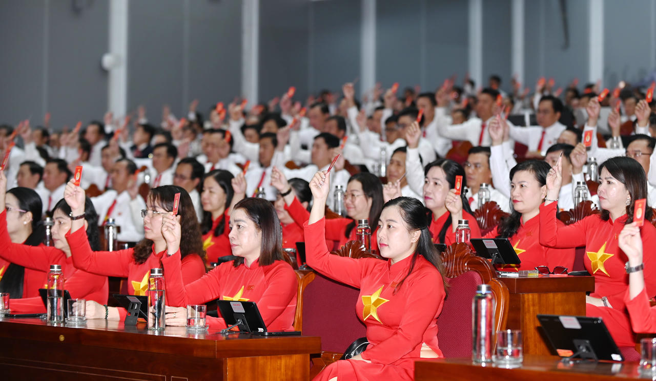 Đại hội biểu quyết thông qua Nghị quyết Đại hội Đảng bộ tỉnh lần thứ I, nhiệm kỳ 2025 – 2030&nbsp;(Ảnh: BTC Đại hội).