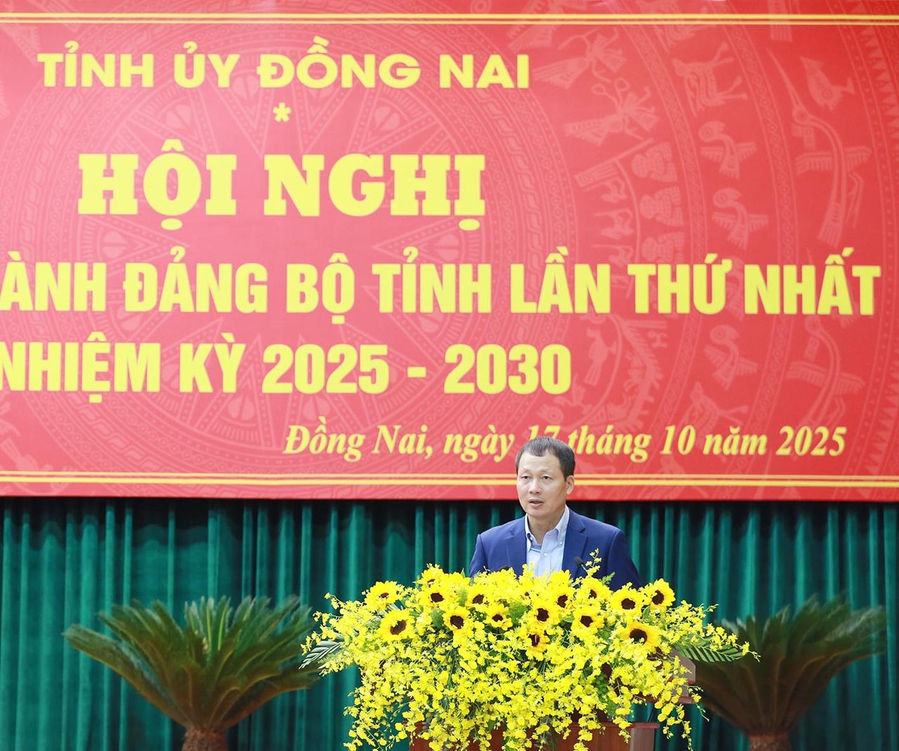 Bí thư Tỉnh ủy, Trưởng đoàn Đại biểu Quốc hội tỉnh Đồng Nai Vũ Hồng Văn, phát biểu khai mạc Hội nghị Ban Chấp hành Đảng bộ tỉnh lần thứ I, nhiệm kỳ 2025-2030.