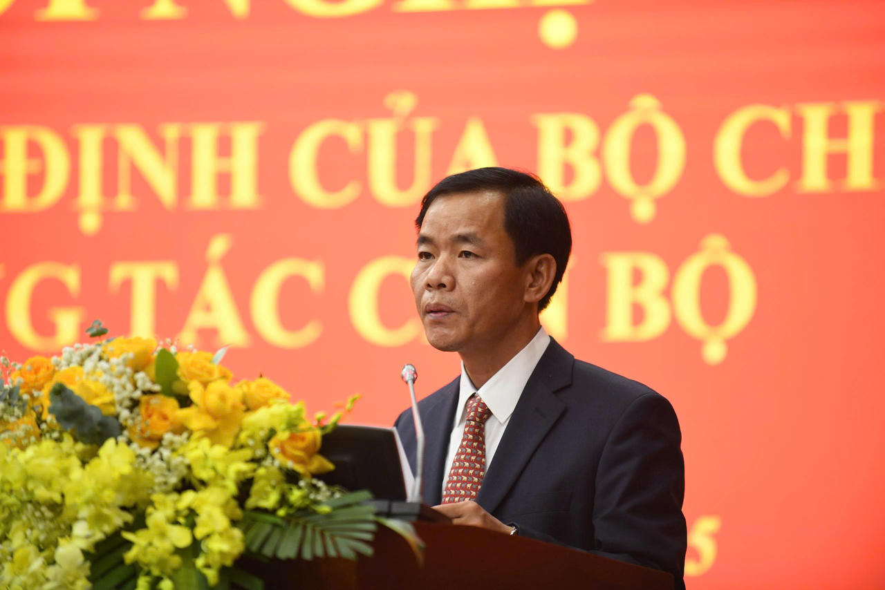 Tân Bí thư Tỉnh ủy Quảng Trị Nguyễn Văn Phương phát biểu nhận nhiệm vụ. Ảnh: Nguyên Nguyên