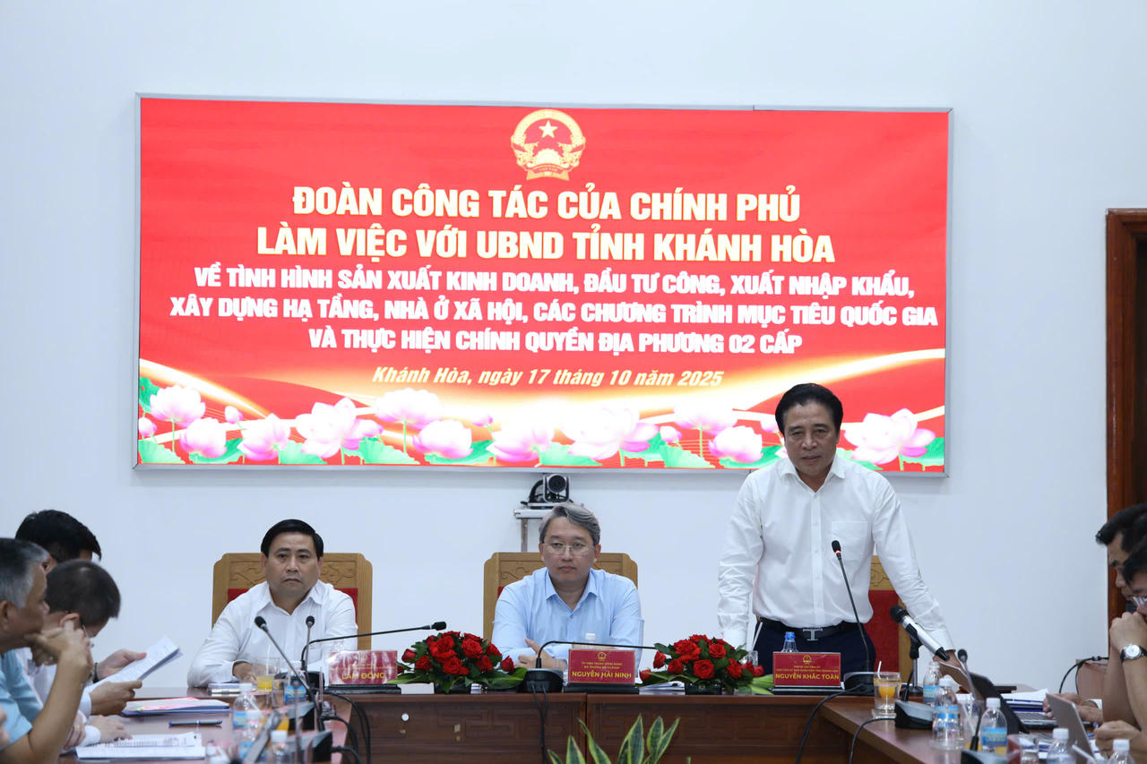 Chủ tịch UBND tỉnh Nguyễn Khắc Toàn phát biểu tại buổi làm việc