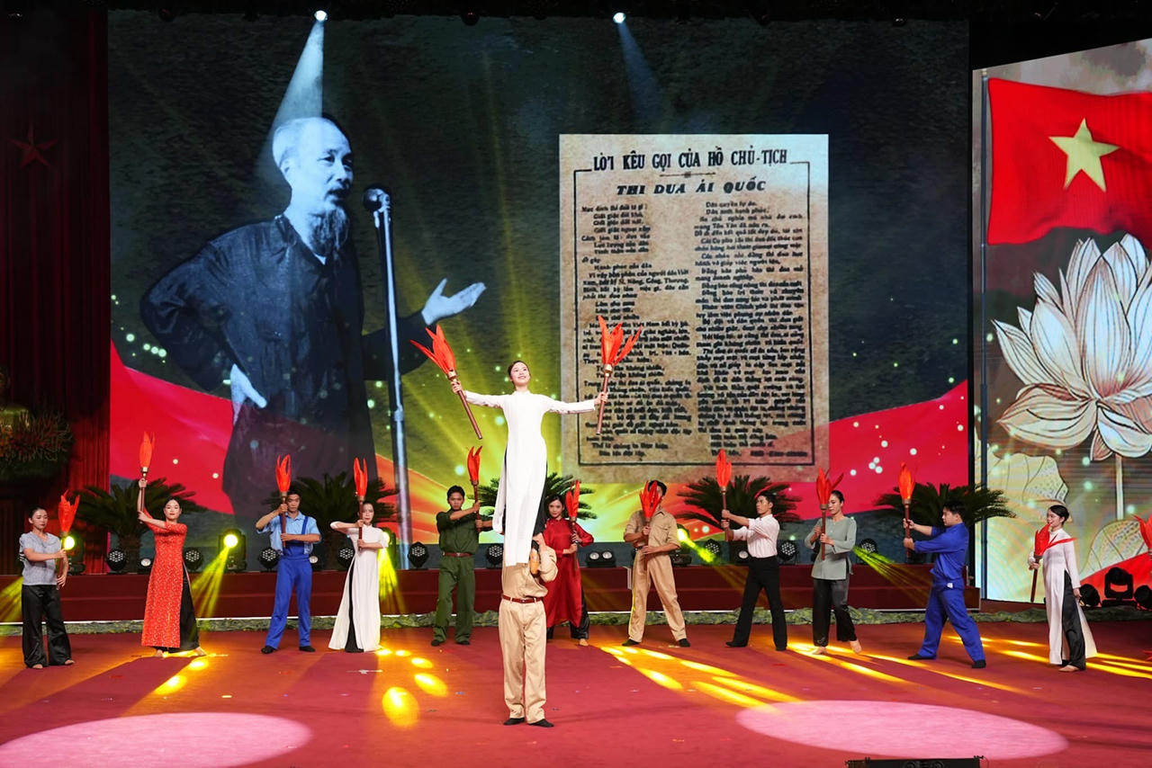 Các tiết mục văn nghệ chào mừng Đại hội.
