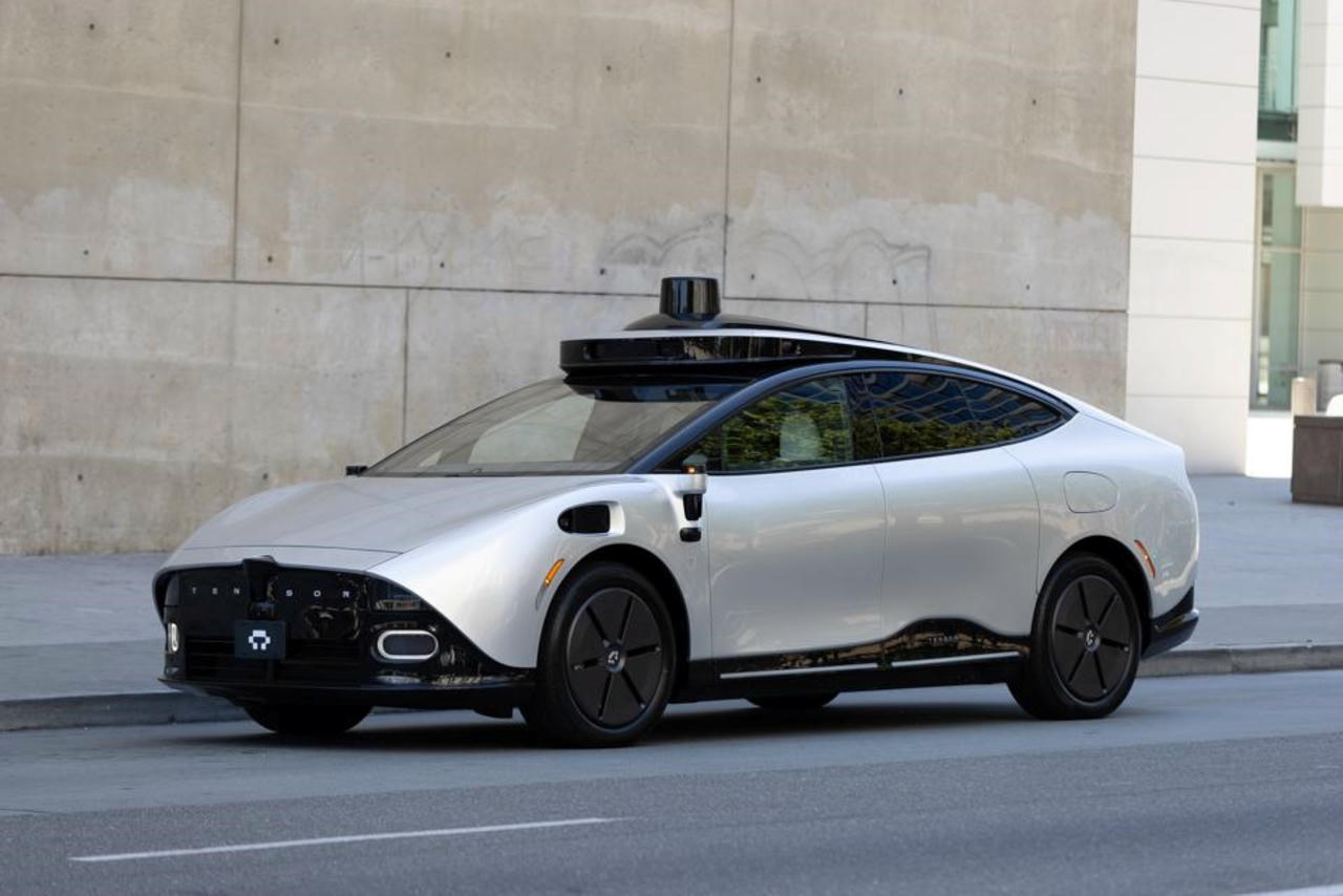 Xe điện tự lái đầu tiên trên thế giới 'Made-by-VinFast' gây tò mò ở Trung Đông