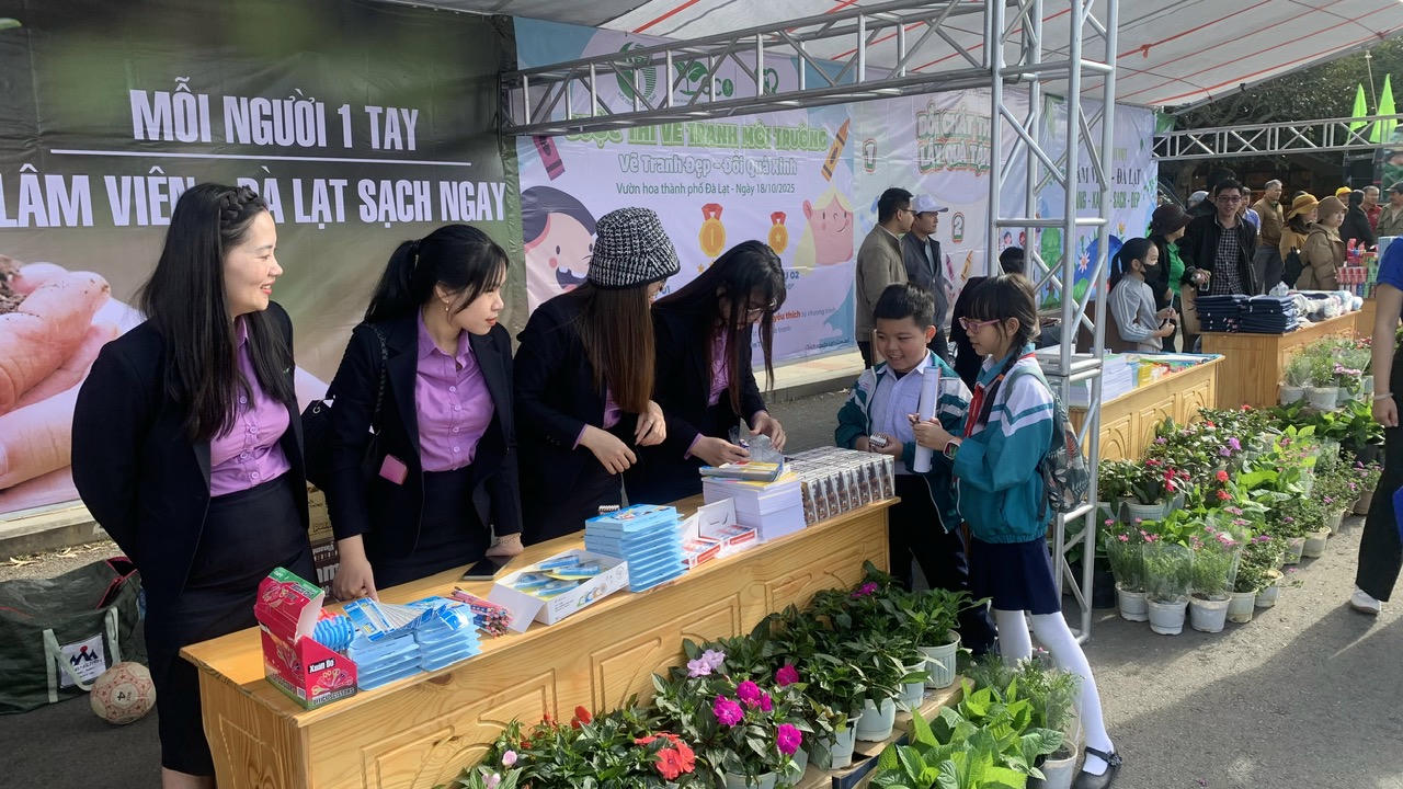 Thông qua chương trình sẽ góp phần nâng cao nhận thức bảo vệ môi trường cho người dân.