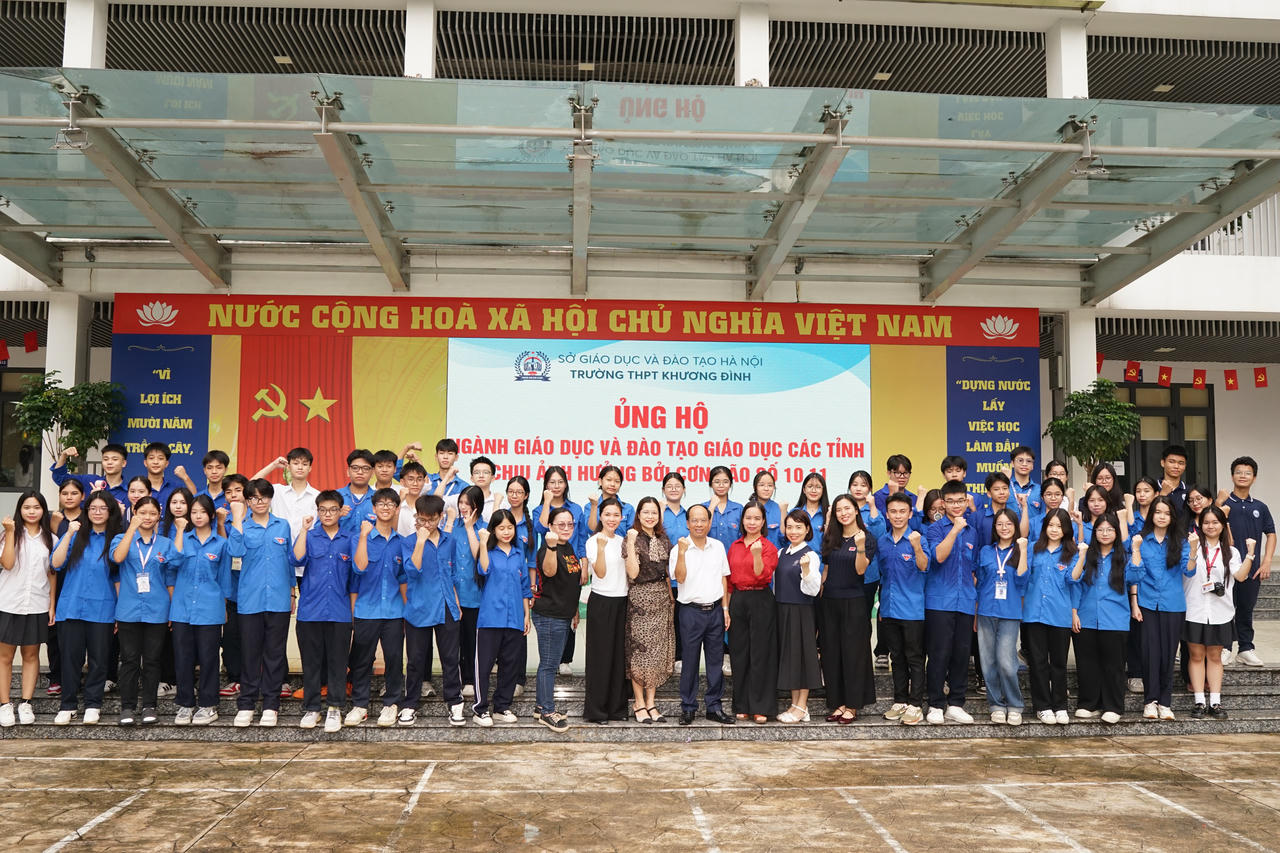 Thầy trò Hà Nội chia sẻ tấm lòng với bà con vùng lũ