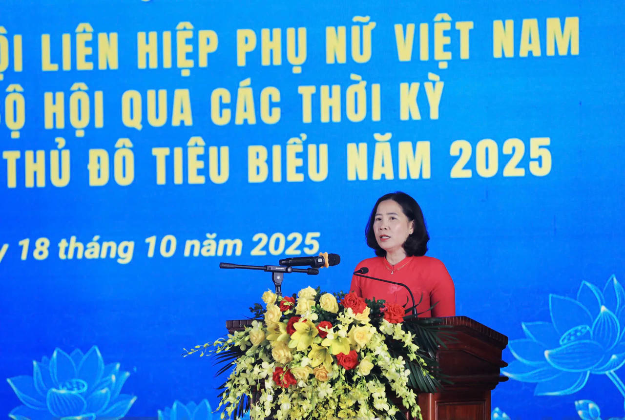 Chủ tịch Hội Liên hiệp Phụ nữ TP Hà Nội Lê Kim Anh trình bày diễn văn&nbsp;kỷ niệm 95 năm thành lập Hội Liên hiệp Phụ nữ Việt Nam.&nbsp;