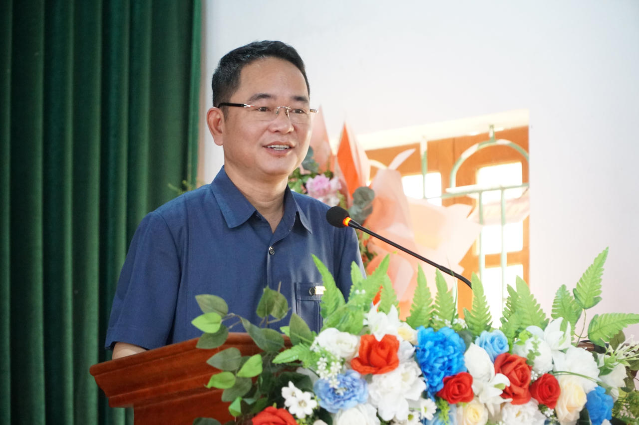 Tiến sĩ Vũ Hoài Nam - Bí thư Đảng ủy, Tổng biên tập Báo Pháp luật Việt Nam chia sẻ với chính quyền và người dân bị ảnh hưởng do mưa lũ tại Nghệ An.