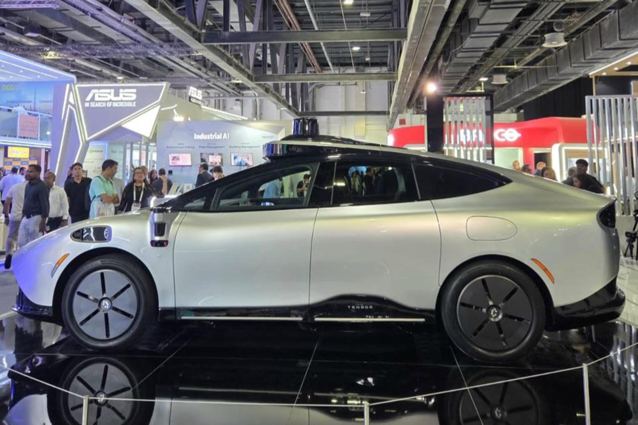 Xe điện tự lái đầu tiên trên thế giới 'Made-by-VinFast' gây tò mò ở Trung Đông