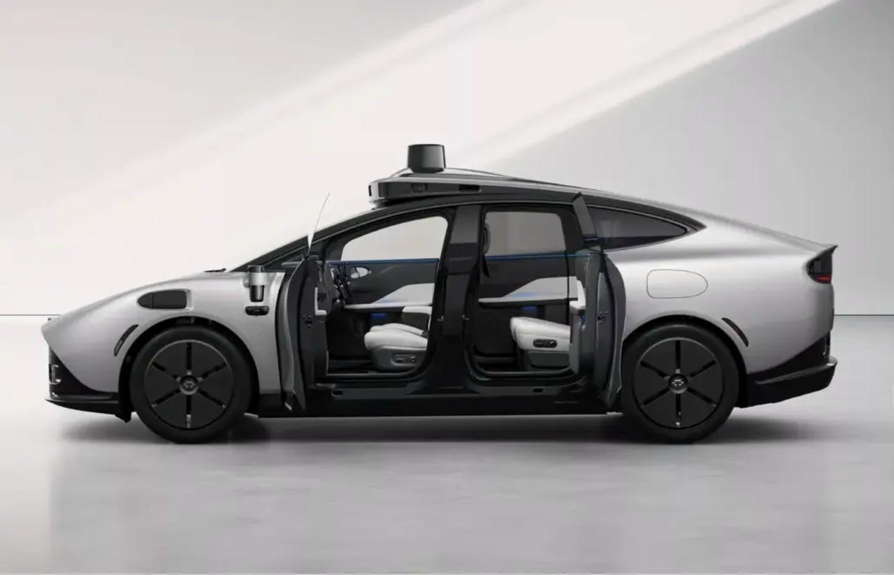 Xe điện tự lái đầu tiên trên thế giới 'Made-by-VinFast' gây tò mò ở Trung Đông