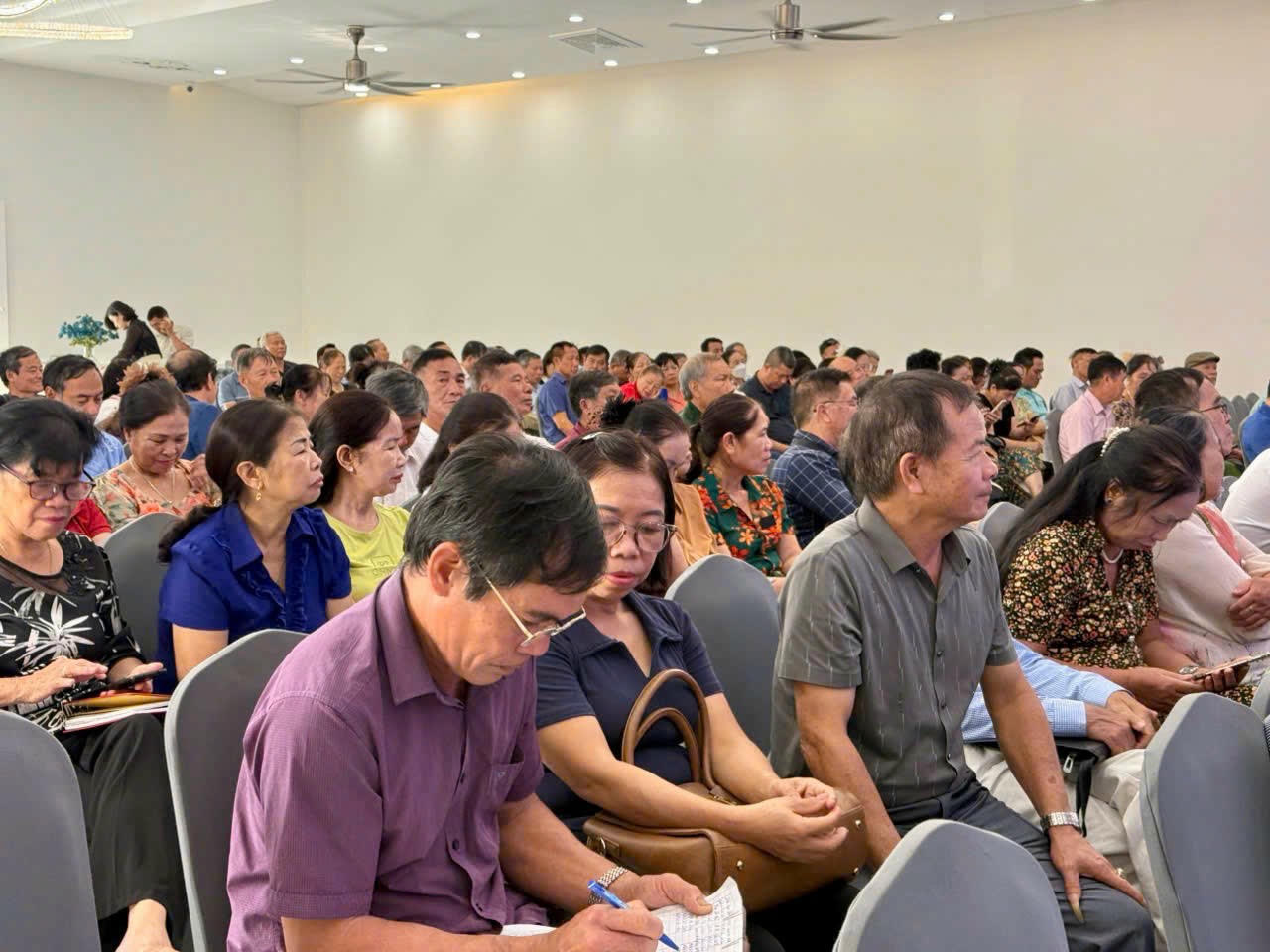 Các đại biểu tham dự hội nghị