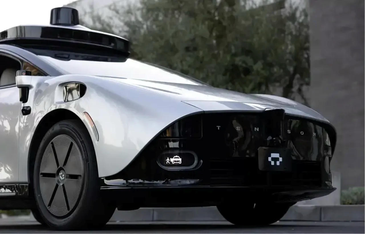 Xe điện tự lái đầu tiên trên thế giới 'Made-by-VinFast' gây tò mò ở Trung Đông