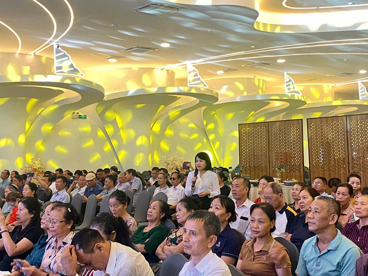 Báo cáo viên tại Hội nghị